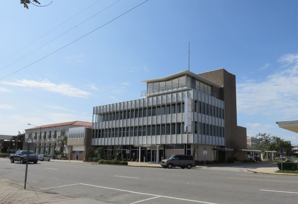 Freestanding Downtown Building: 226-230 N. Beach Street, Daytona Beach, FL 32114